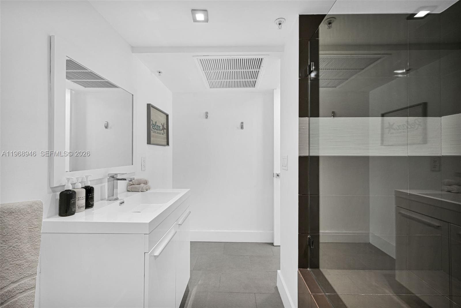 5225 Collins Ave 714 photo 23