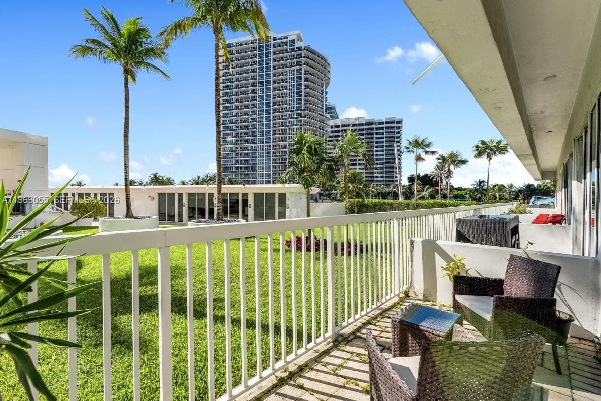 10275 Collins Ave 102 photo 23