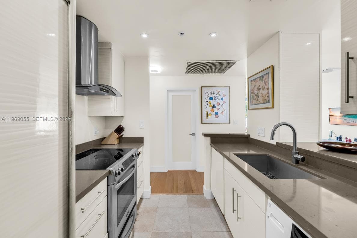 10275 Collins Ave 102 photo 10