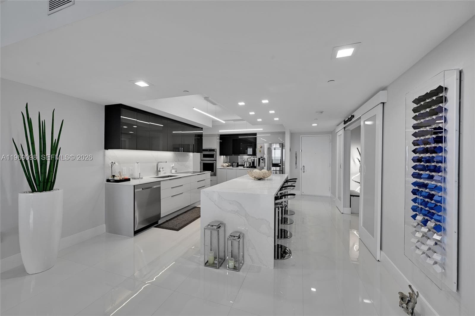1800 Ocean Dr 803 photo 2