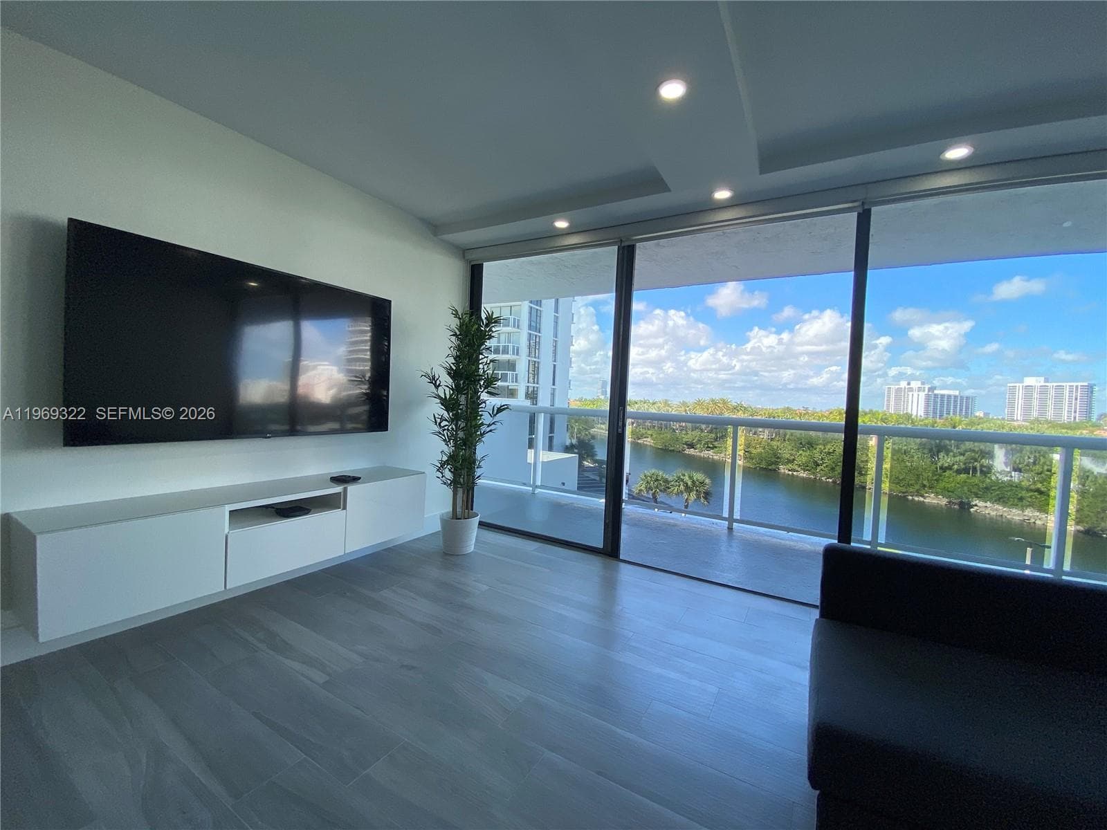 20515 Country Club Dr 549 photo 2