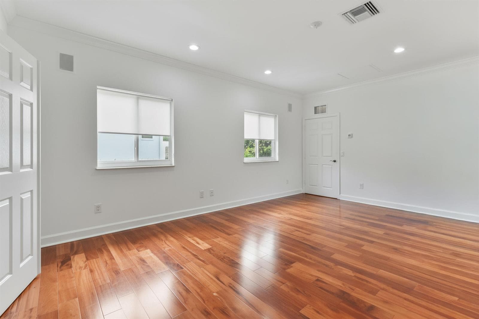 2801 Embassy Drive photo 6
