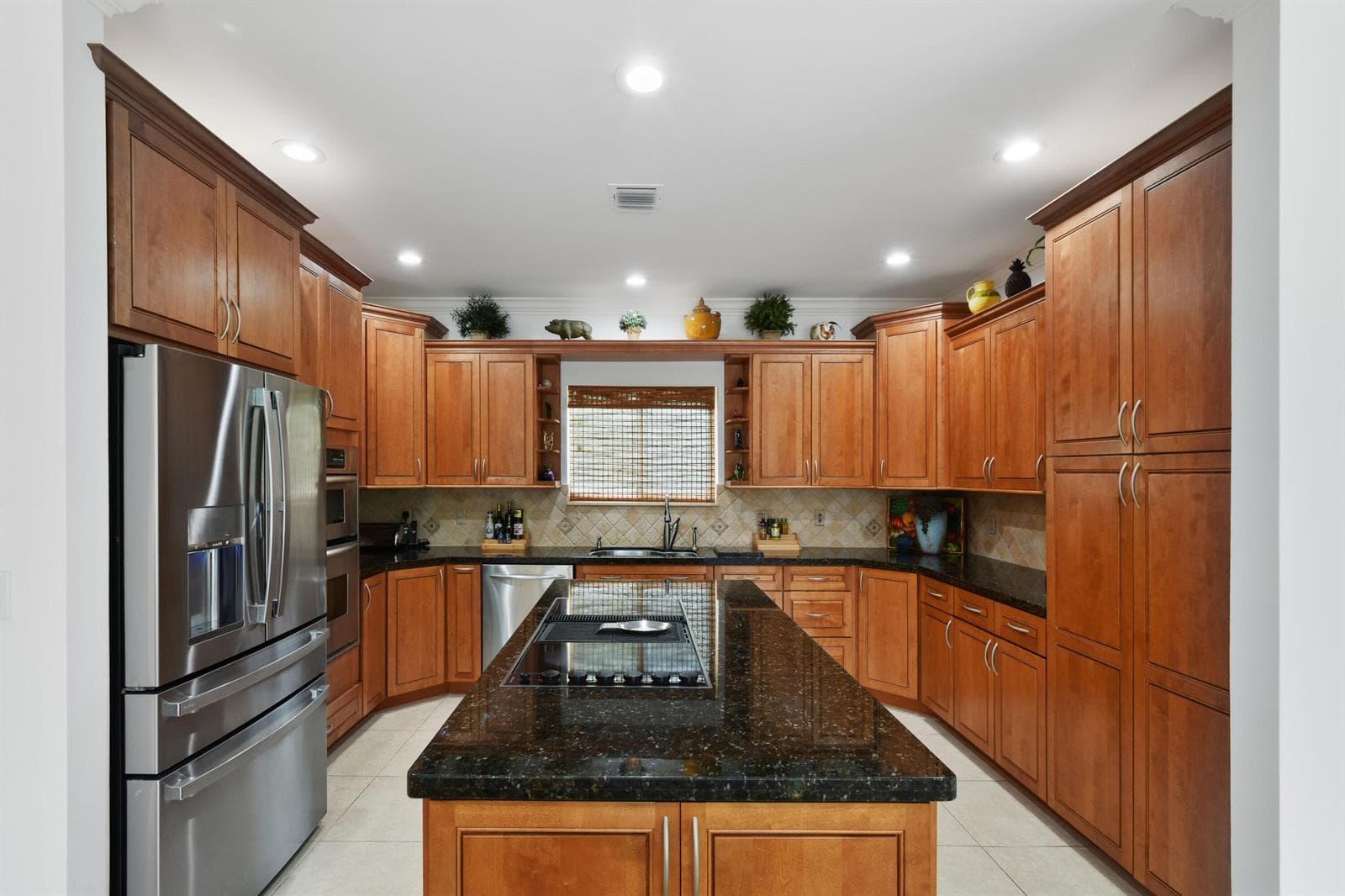 2801 Embassy Drive photo 14