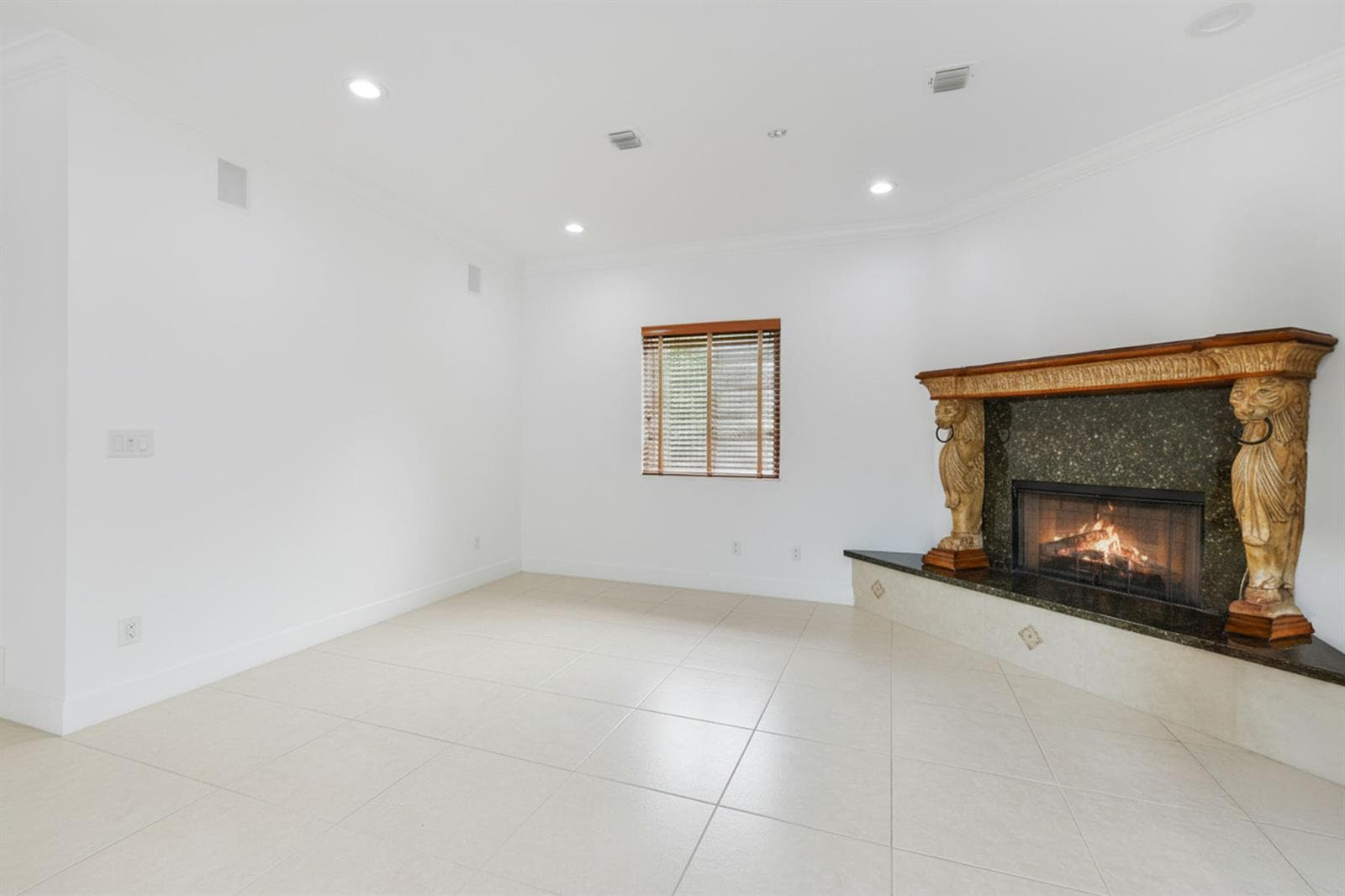 2801 Embassy Drive photo 8