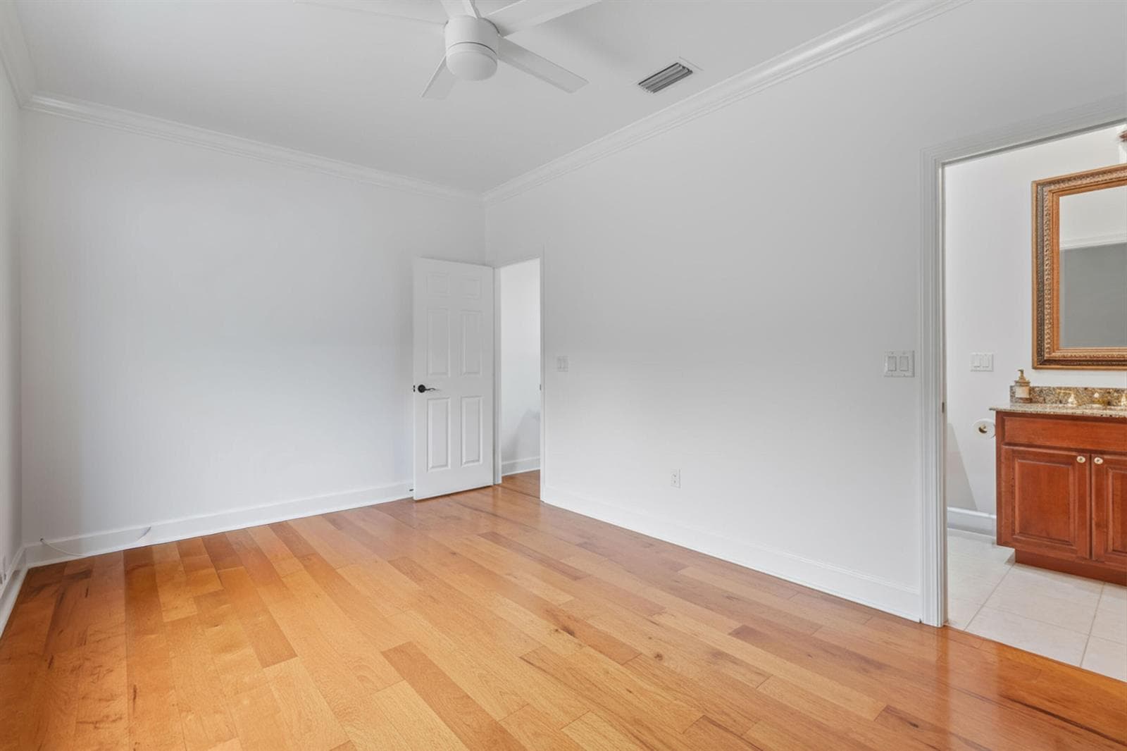 2801 Embassy Drive photo 25