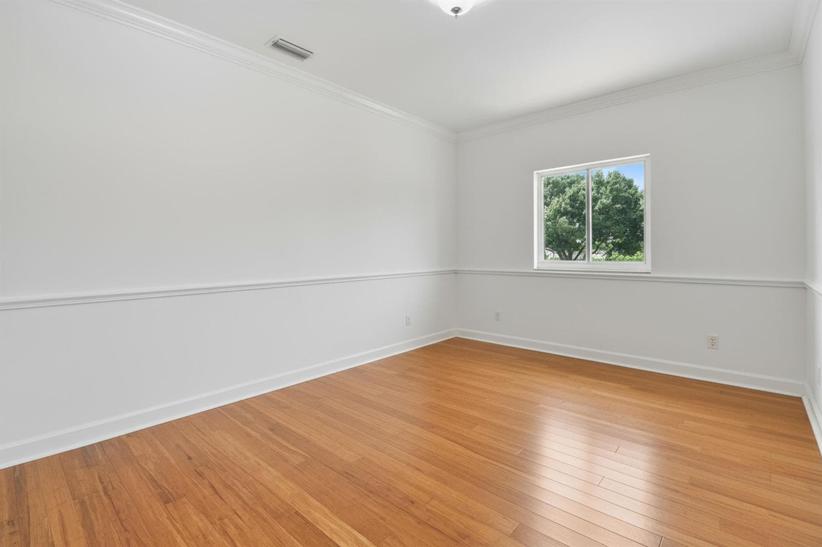 2801 Embassy Drive photo 21