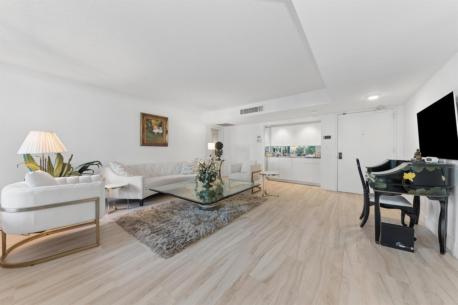 100 SE 5th Avenue 102 photo 4