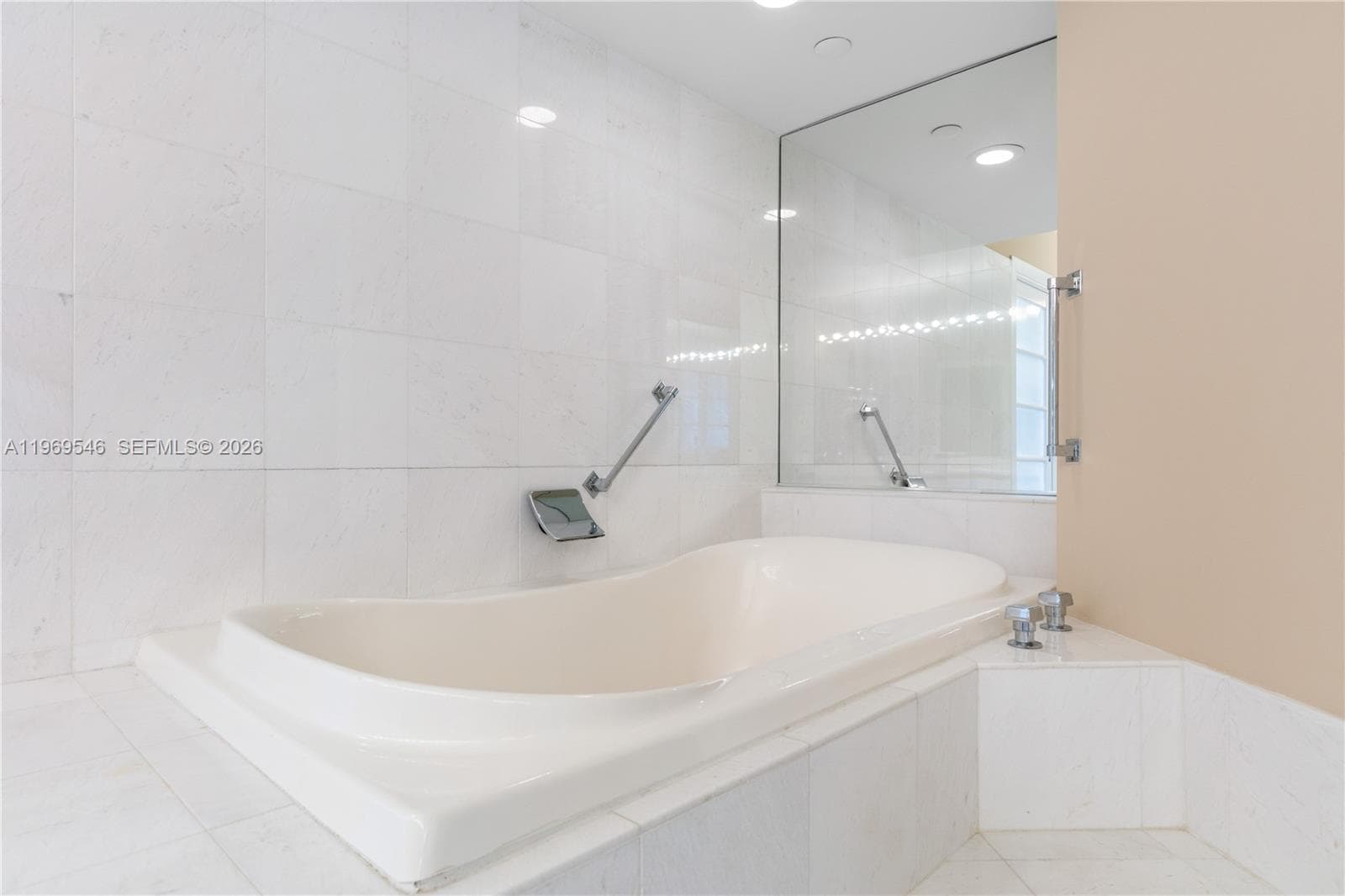 3500 Mystic Pointe Dr 2603 photo 23