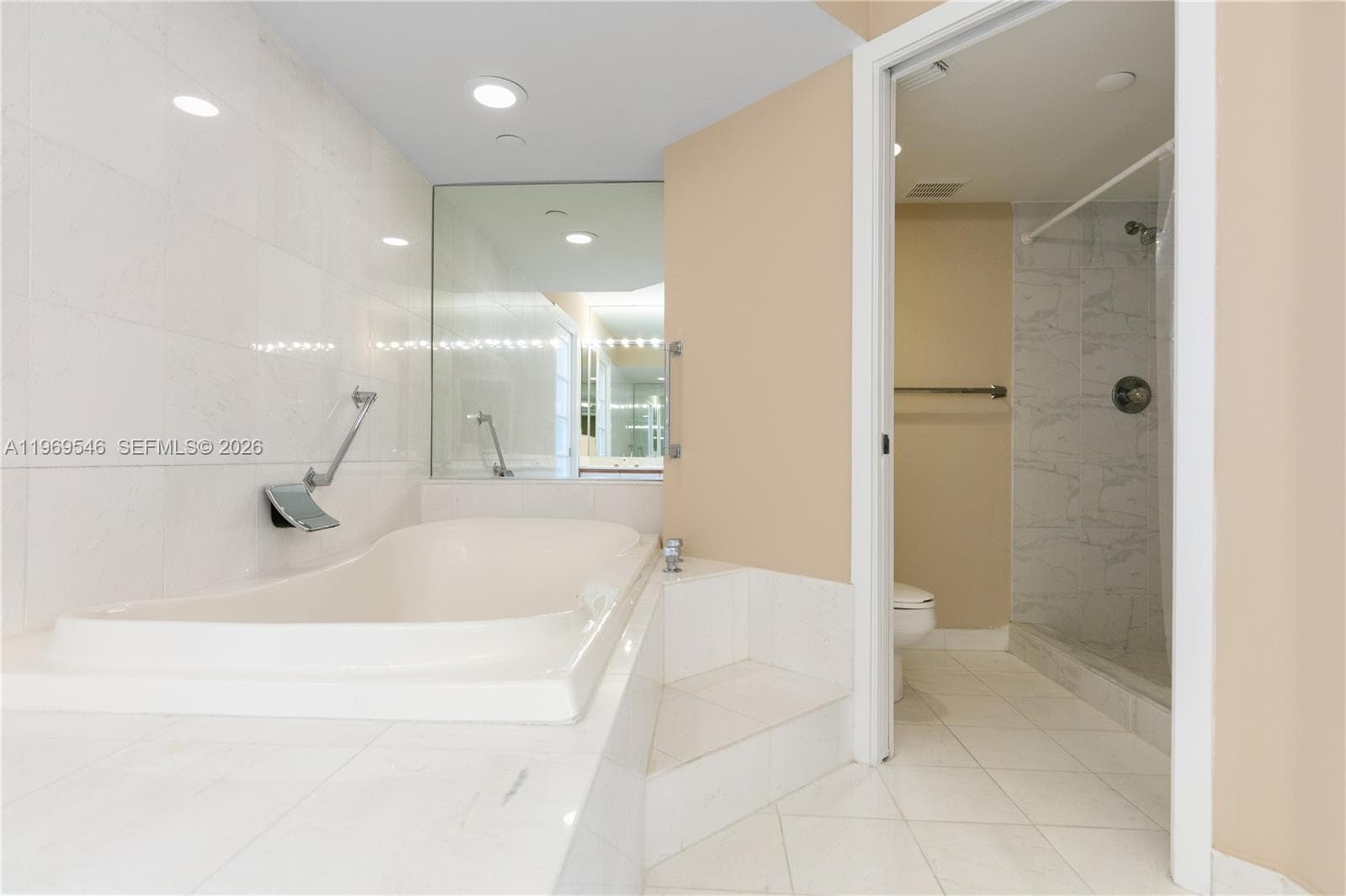 3500 Mystic Pointe Dr 2603 photo 22