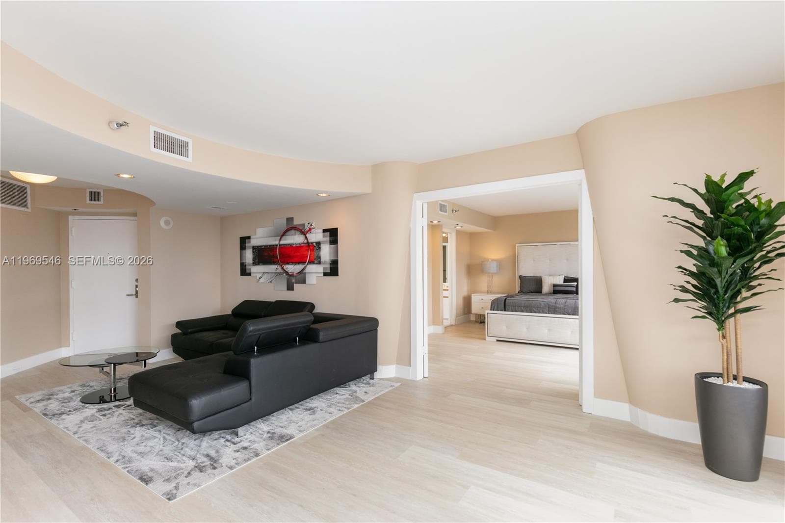 3500 Mystic Pointe Dr 2603 photo 4