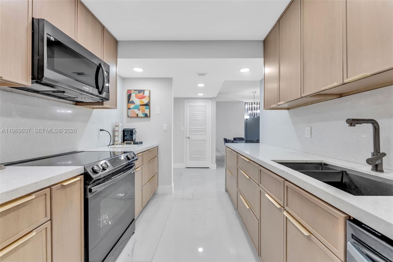 2500 PARKVIEW DR 2407 photo 4
