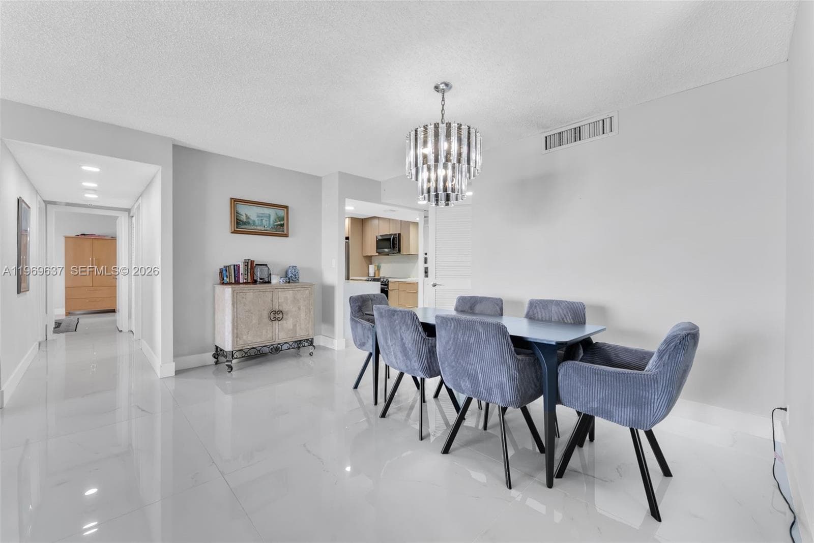 2500 PARKVIEW DR 2407 photo 8