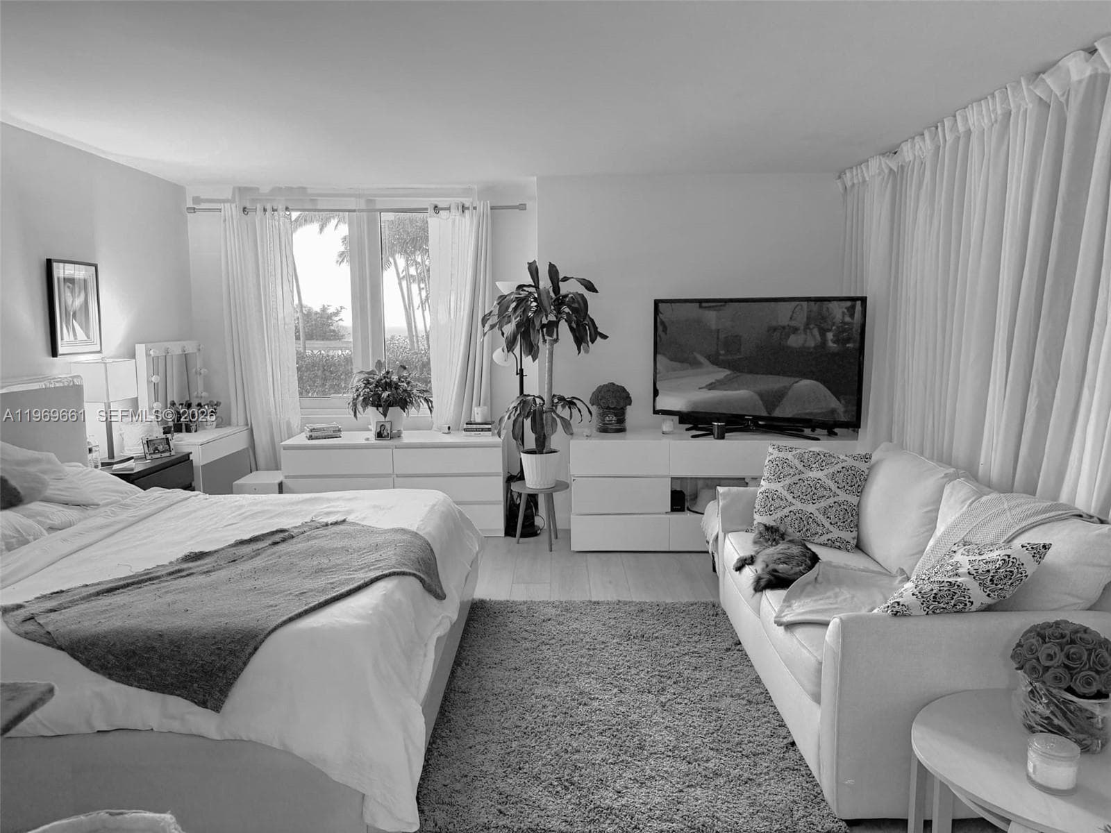 2301 Collins Ave 423 photo 2