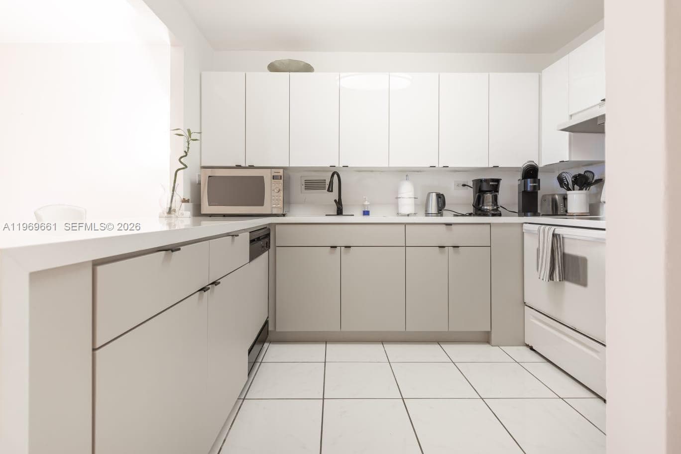 2301 Collins Ave 423 photo 4