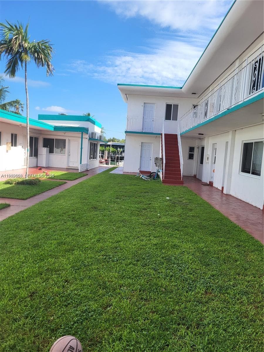 2101 Calais Dr 8 photo 2