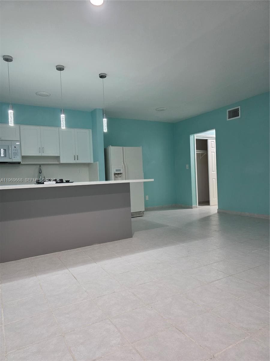 2101 Calais Dr 8 photo 6