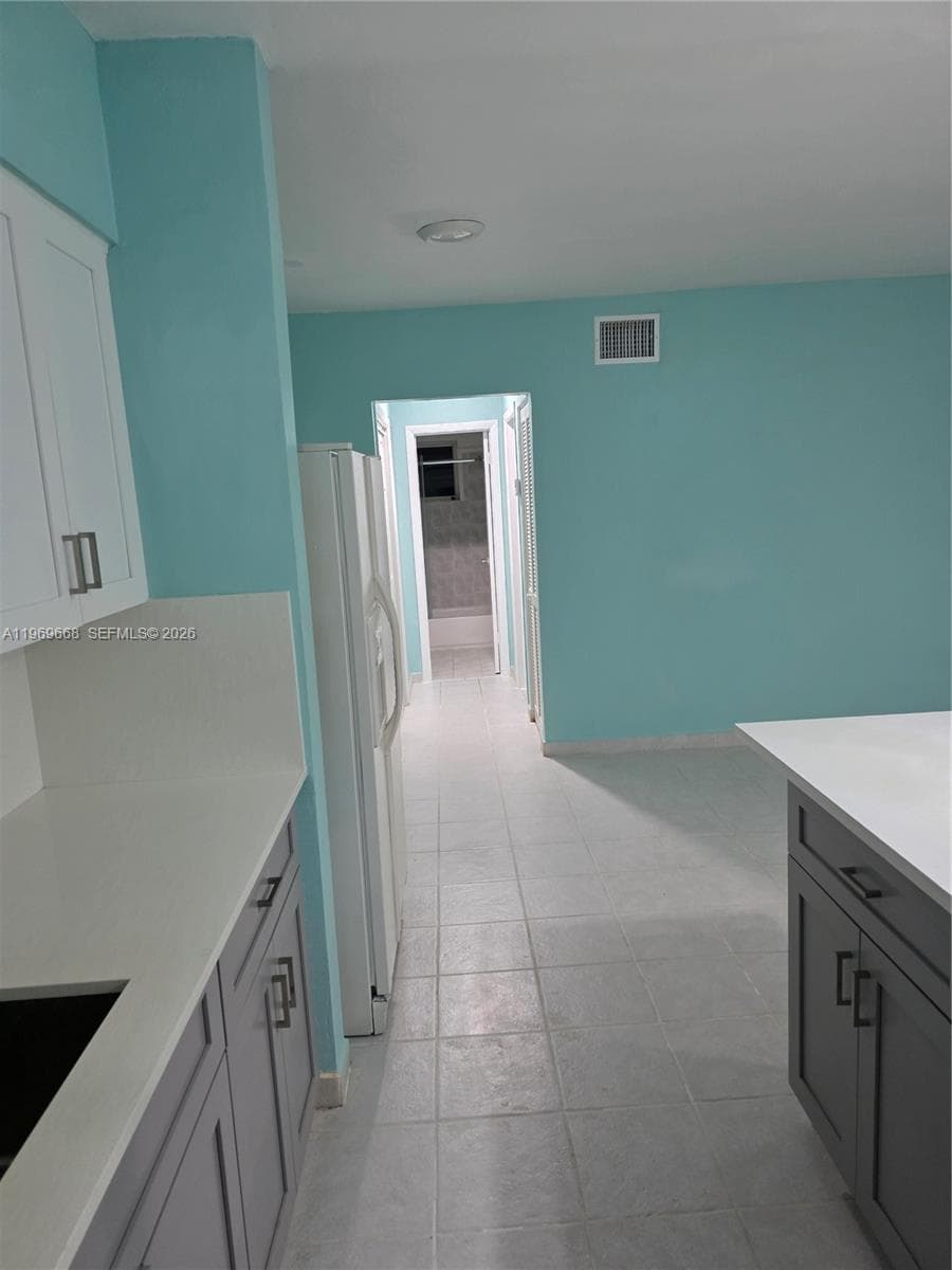 2101 Calais Dr 8 photo 9