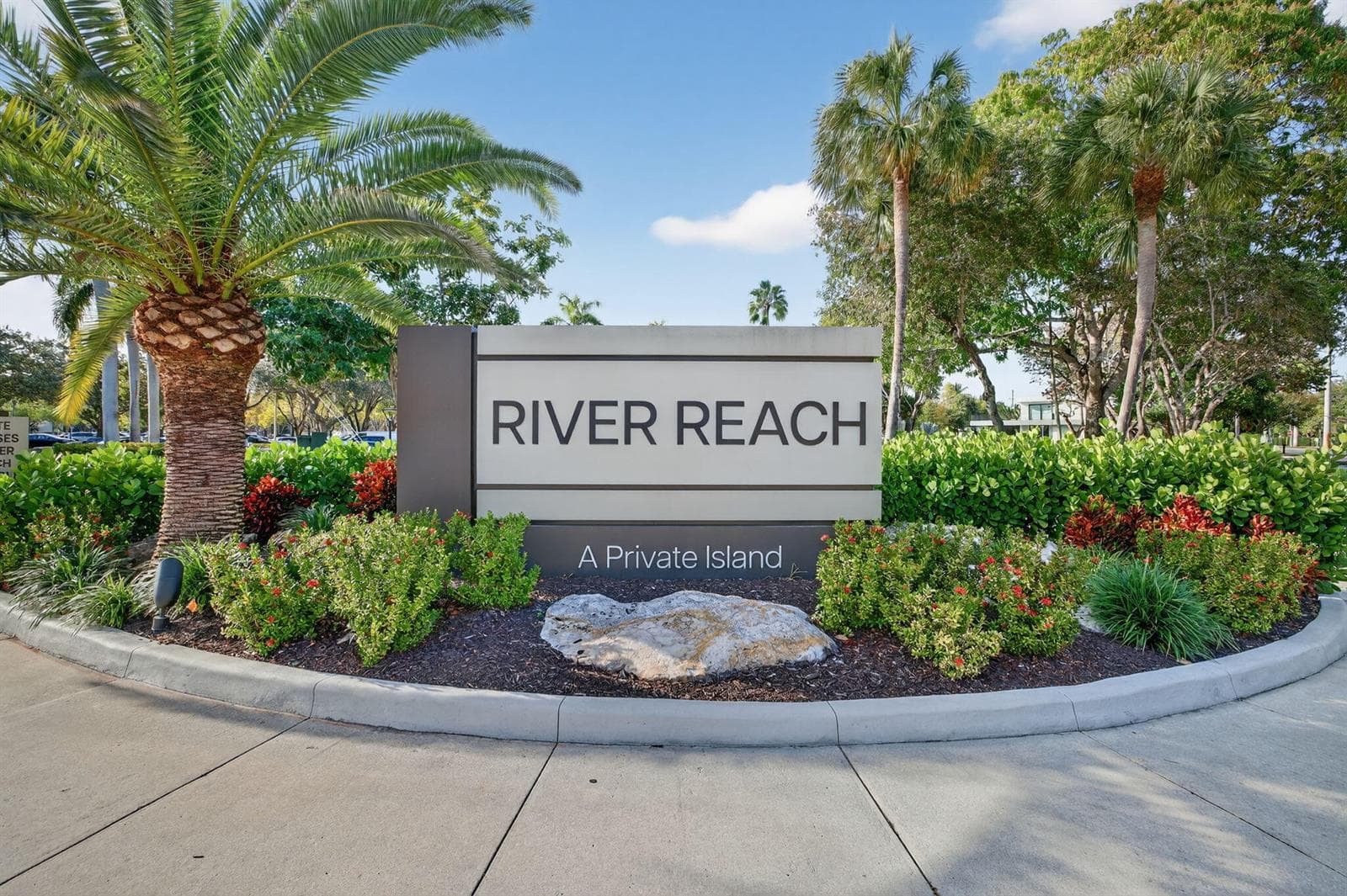 1000 River Reach Drive 512 photo 2