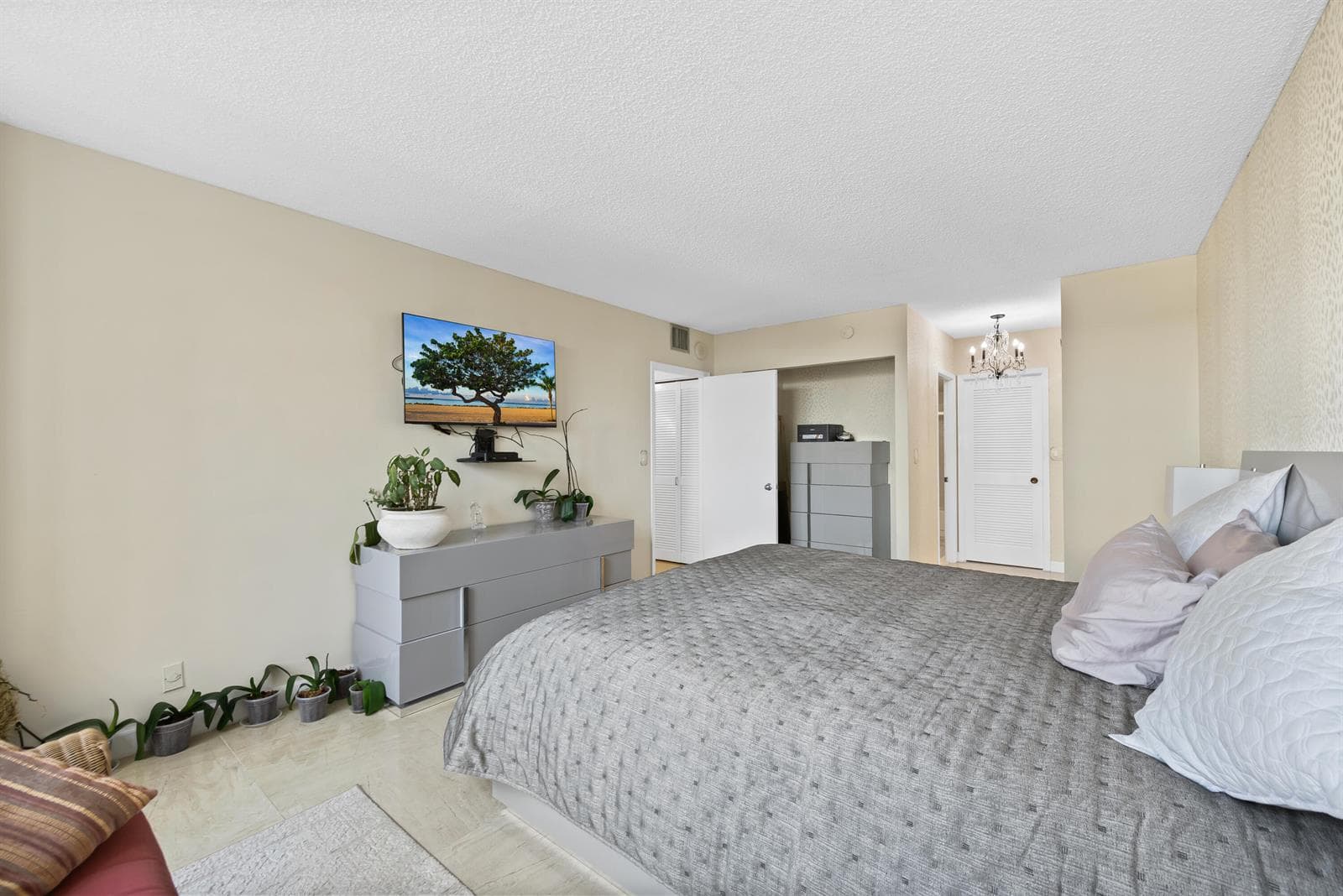 2500 Parkview Drive 615 photo 22