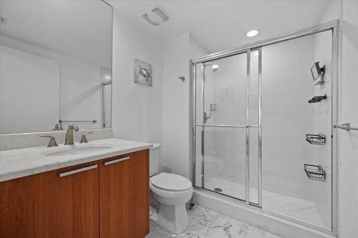 2650 Lake Shore Drive 1004 photo 12