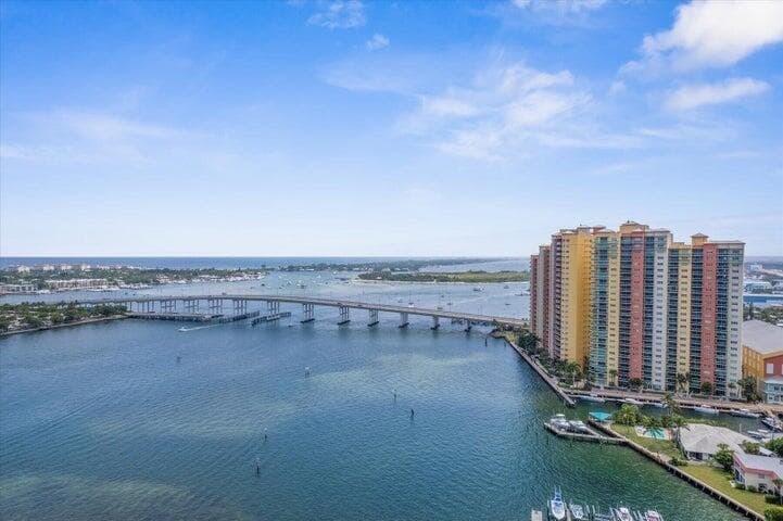 2650 Lake Shore Drive 1004 photo 3