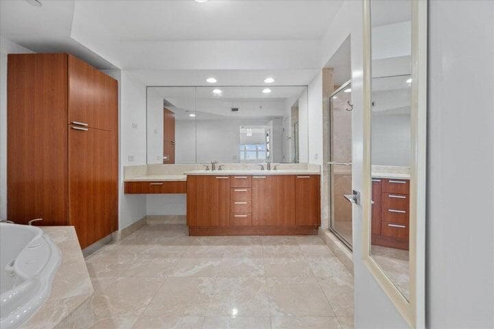 2650 Lake Shore Drive 1004 photo 11