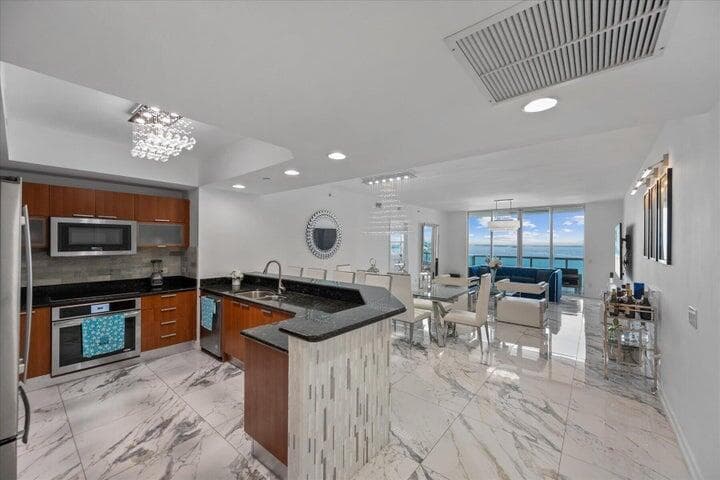 2650 Lake Shore Drive 1004 photo 8