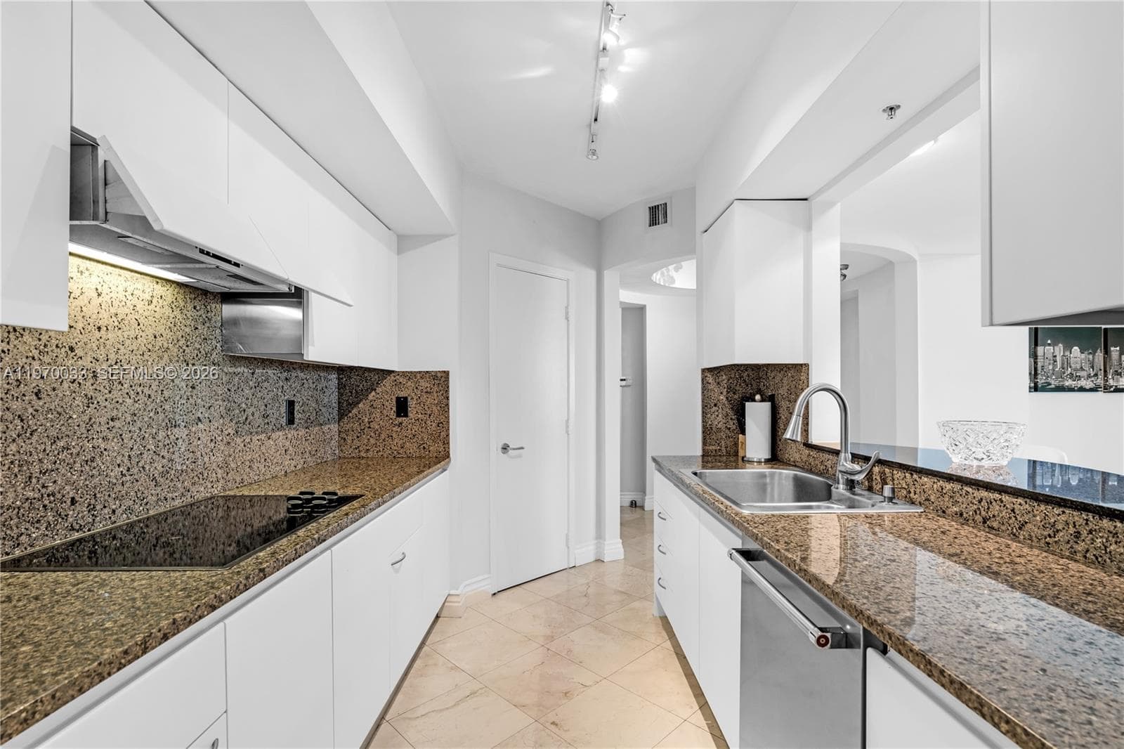 1500 Ocean Dr 704 photo 10