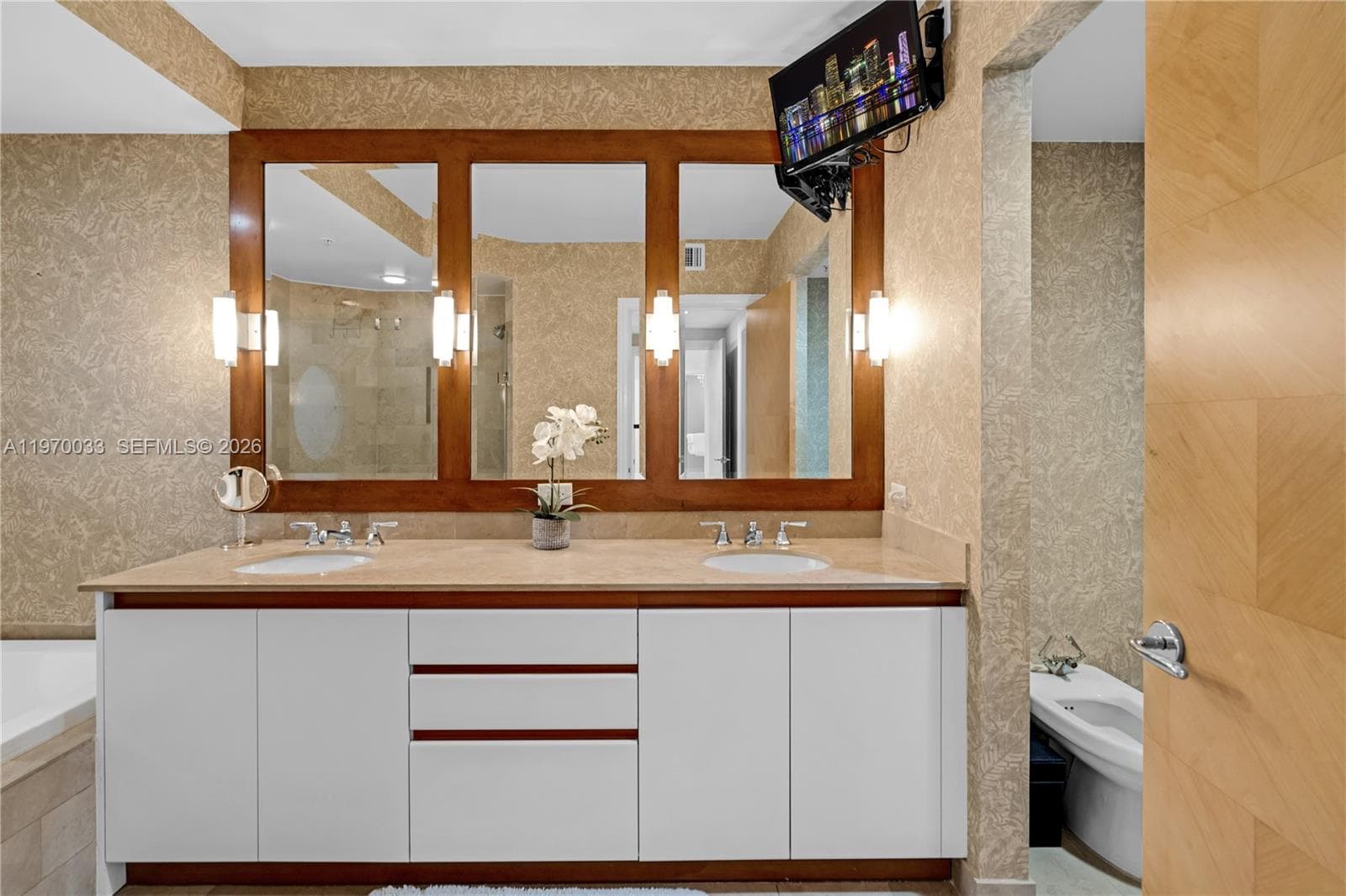 1500 Ocean Dr 704 photo 21