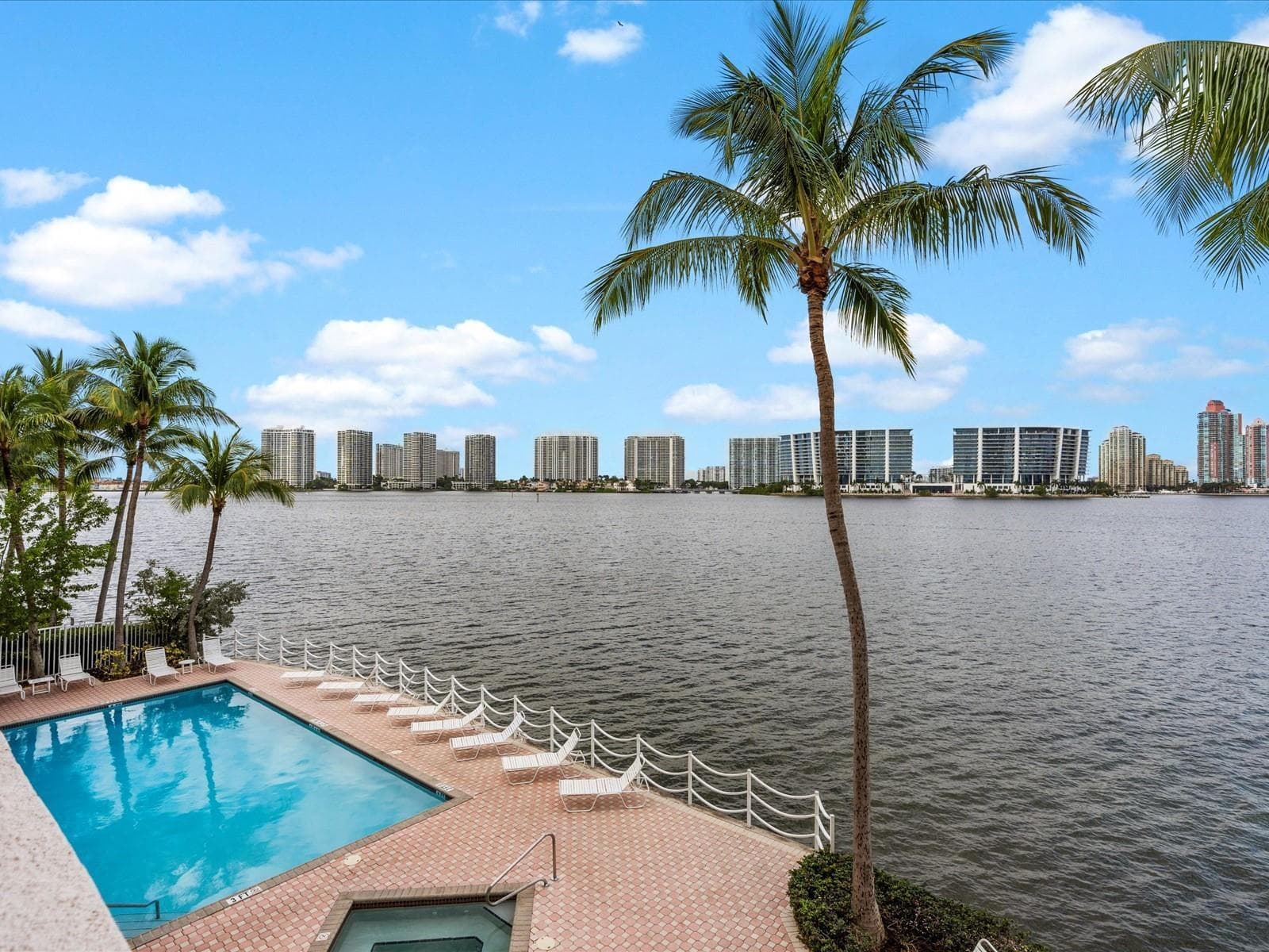 18260 N Bay Road 304 photo 18
