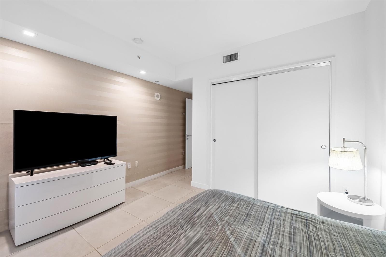 401 N Birch Road 700 photo 14