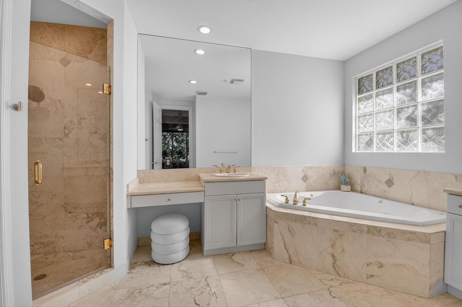 23 Royal Palm Way 18 photo 23