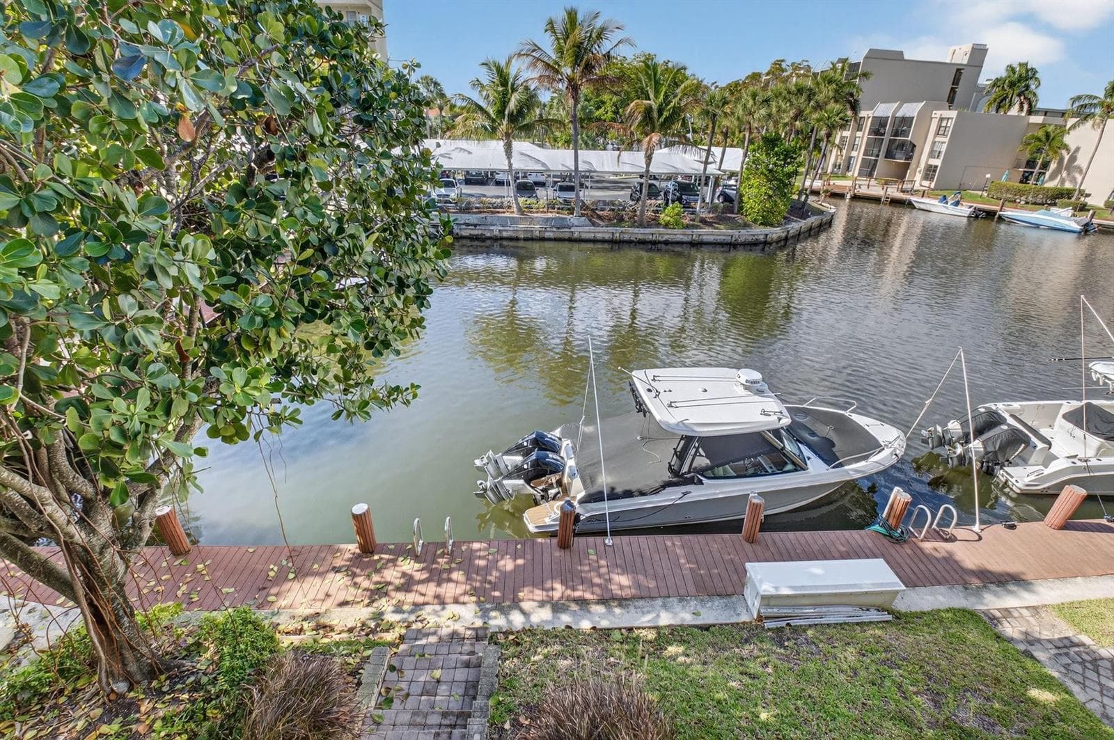 23 Royal Palm Way 18 photo 12