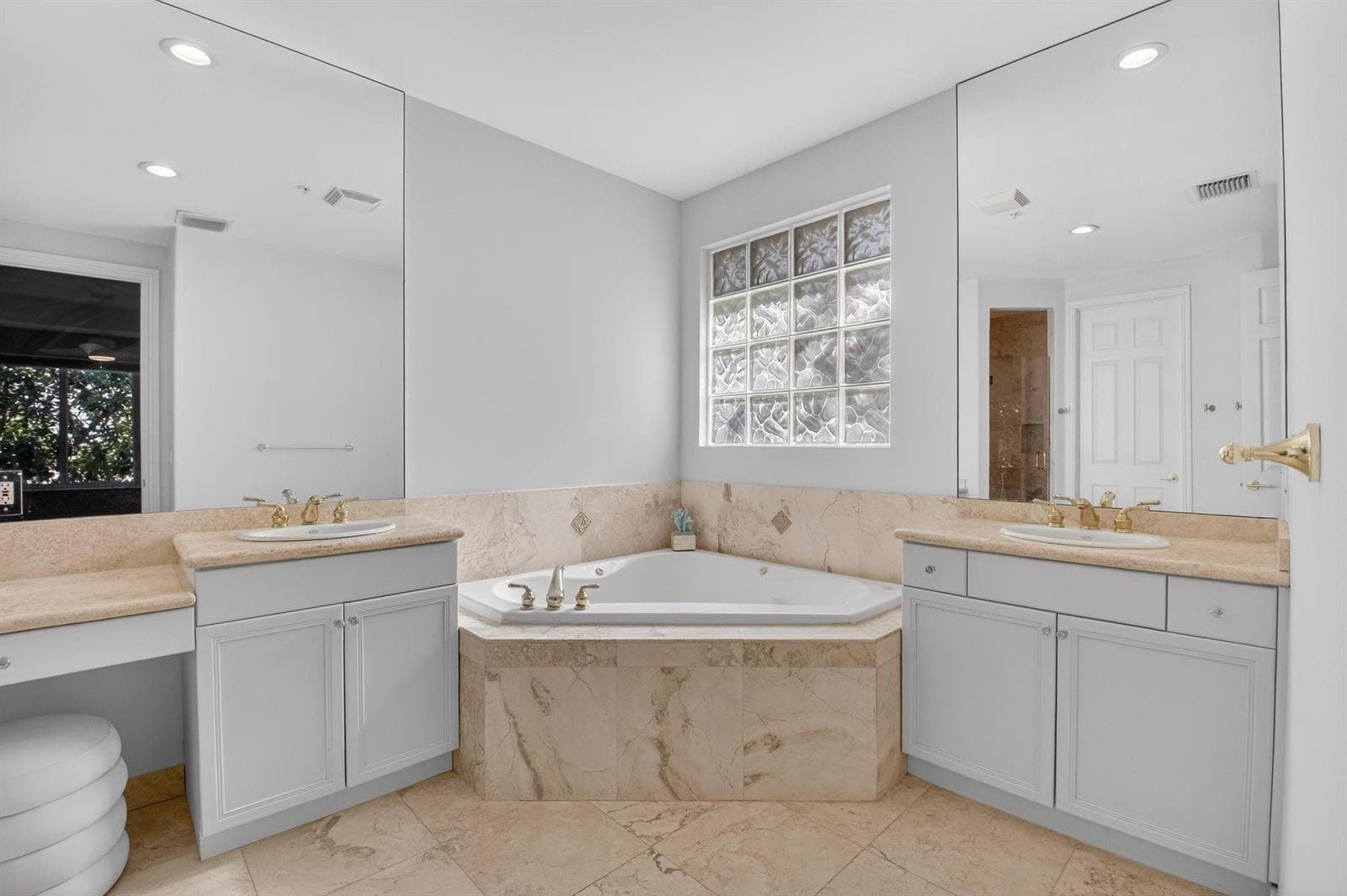 23 Royal Palm Way 18 photo 24
