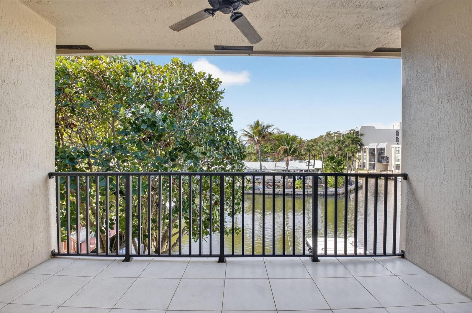 23 Royal Palm Way 18 photo 19