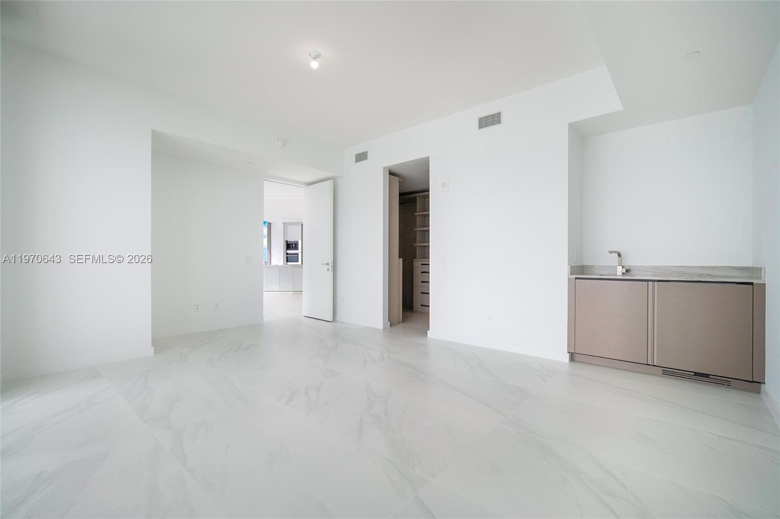 18975 Collins Ave 1604 photo 18