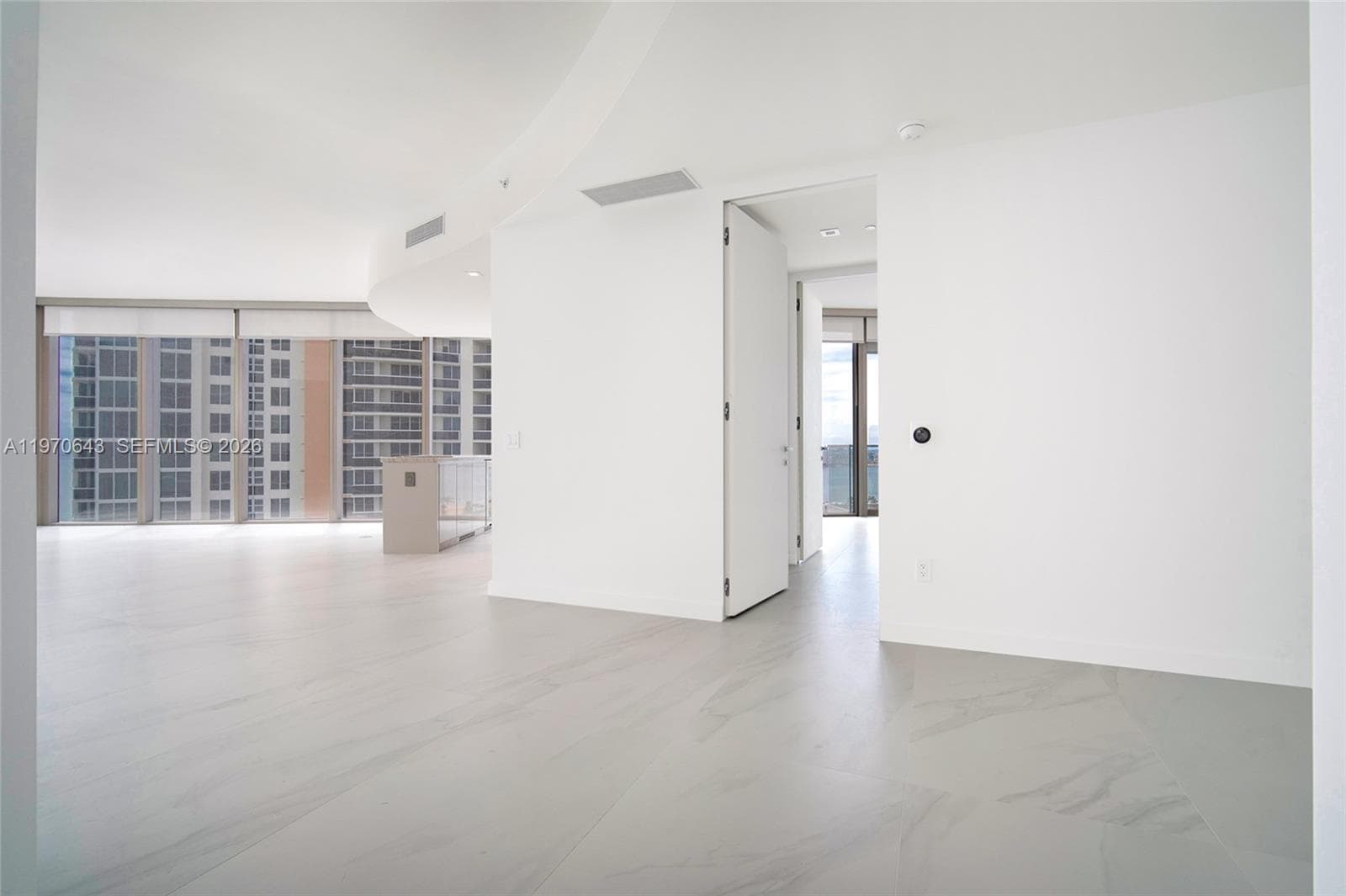 18975 Collins Ave 1604 photo 4