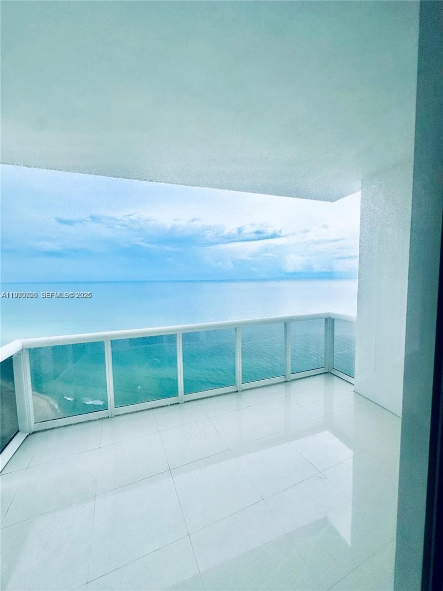18201 Collins Ave 4808 photo 2