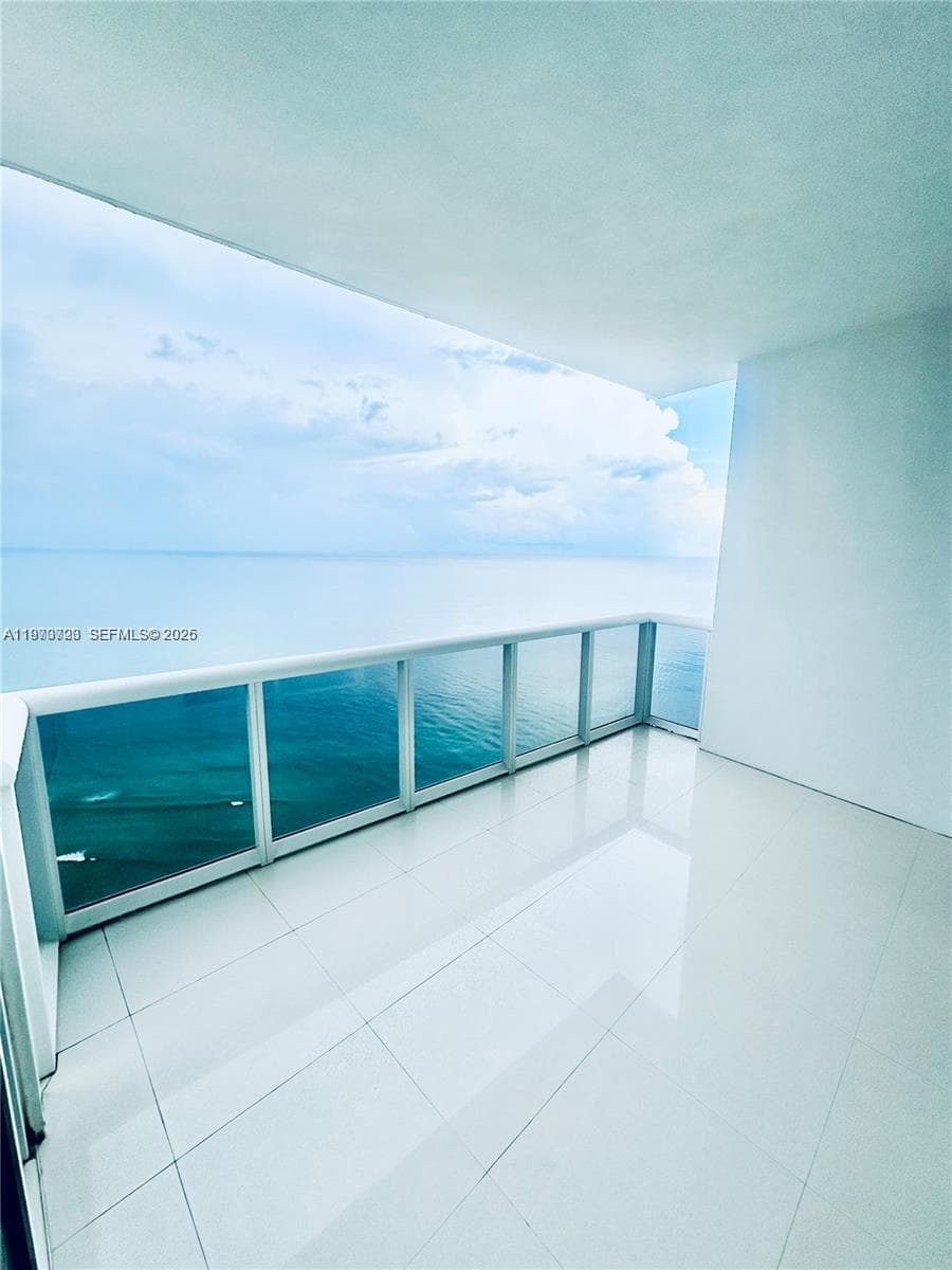 18201 Collins Ave 4808 photo 10
