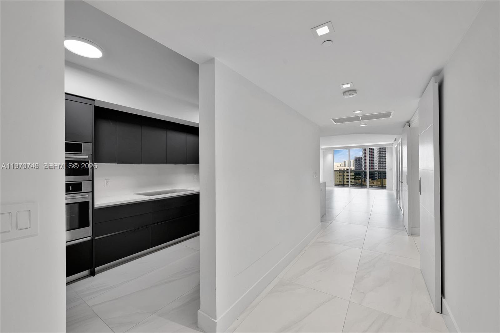 1850 S Ocean Dr 1808 photo 2