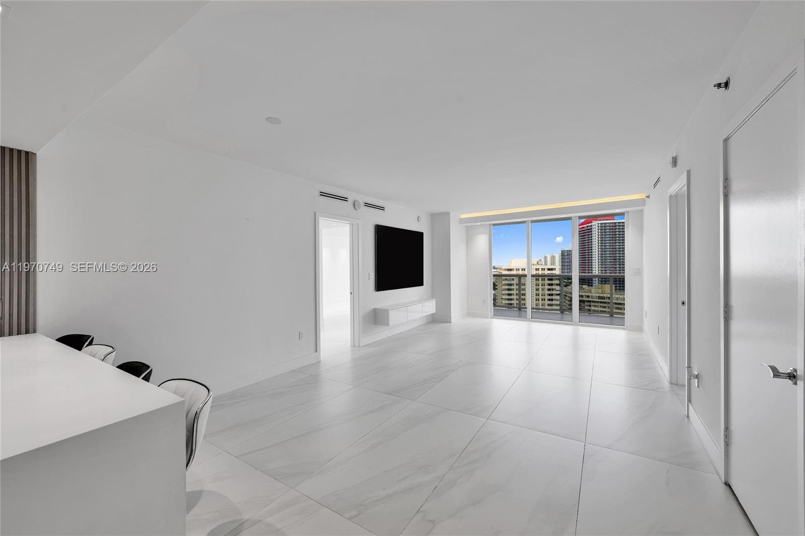 1850 S Ocean Dr 1808 photo 1