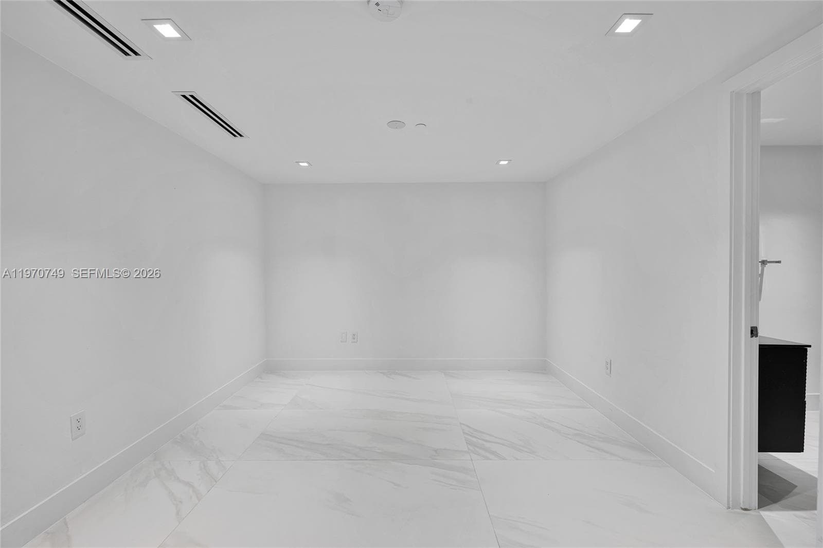 1850 S Ocean Dr 1808 photo 8