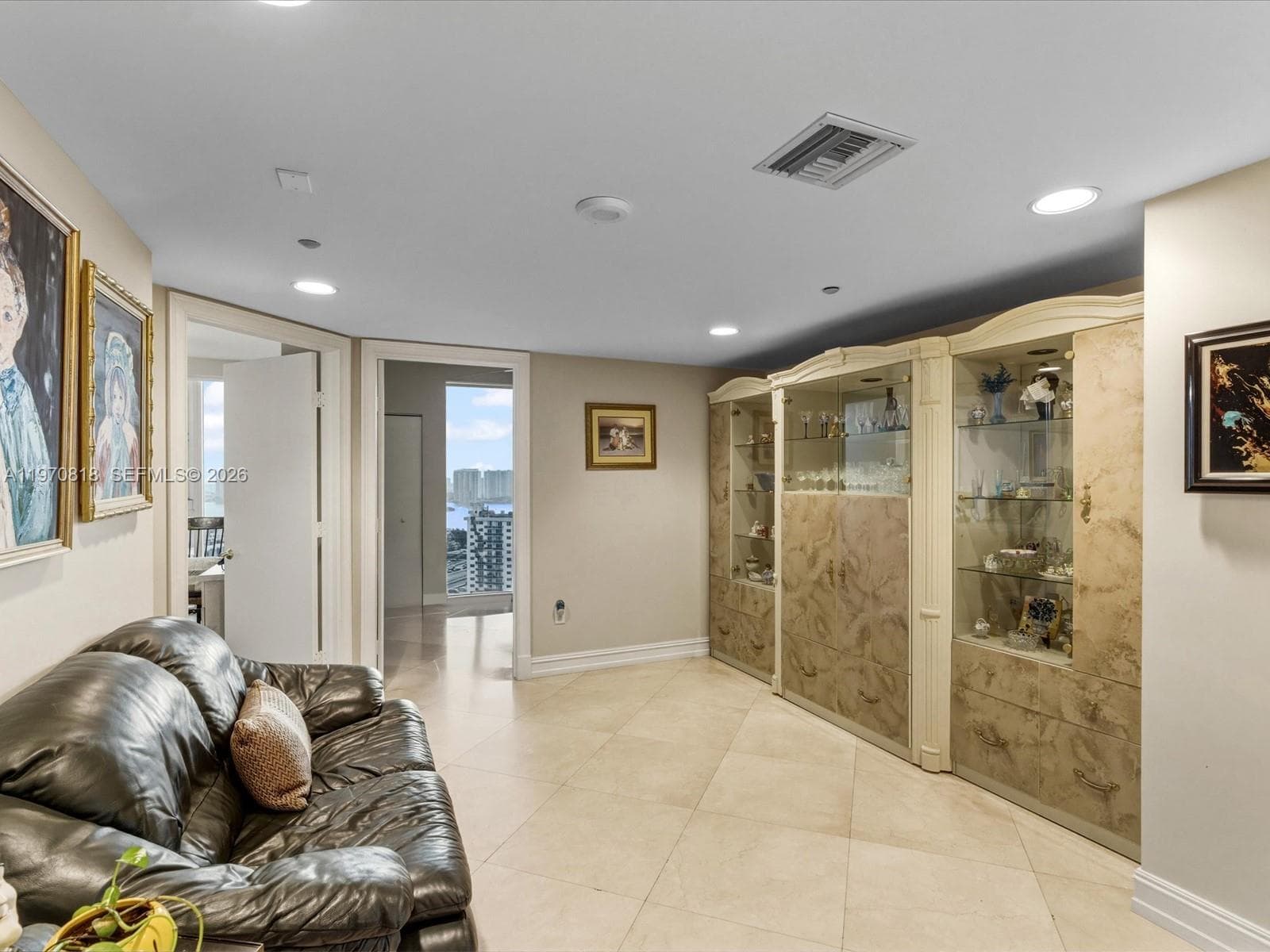 19333 Collins Ave 2304 photo 4