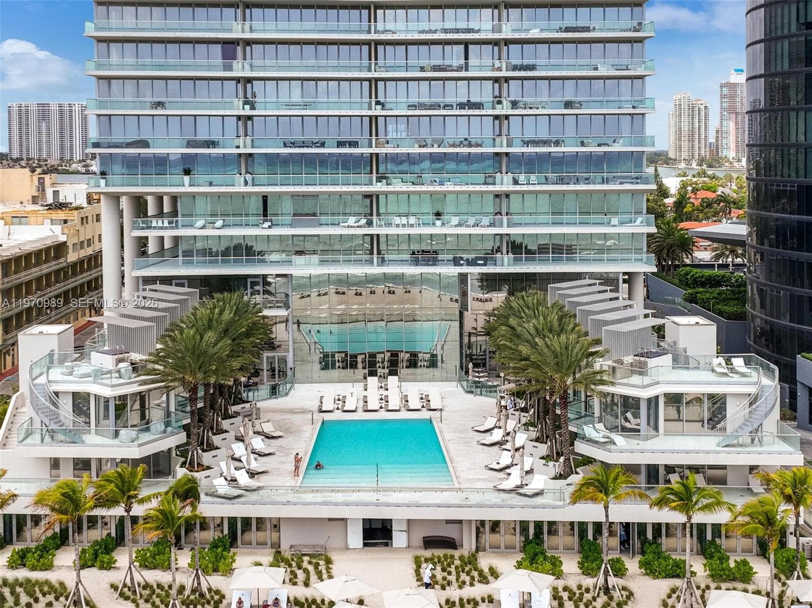 18501 Collins Ave 2003 photo 1