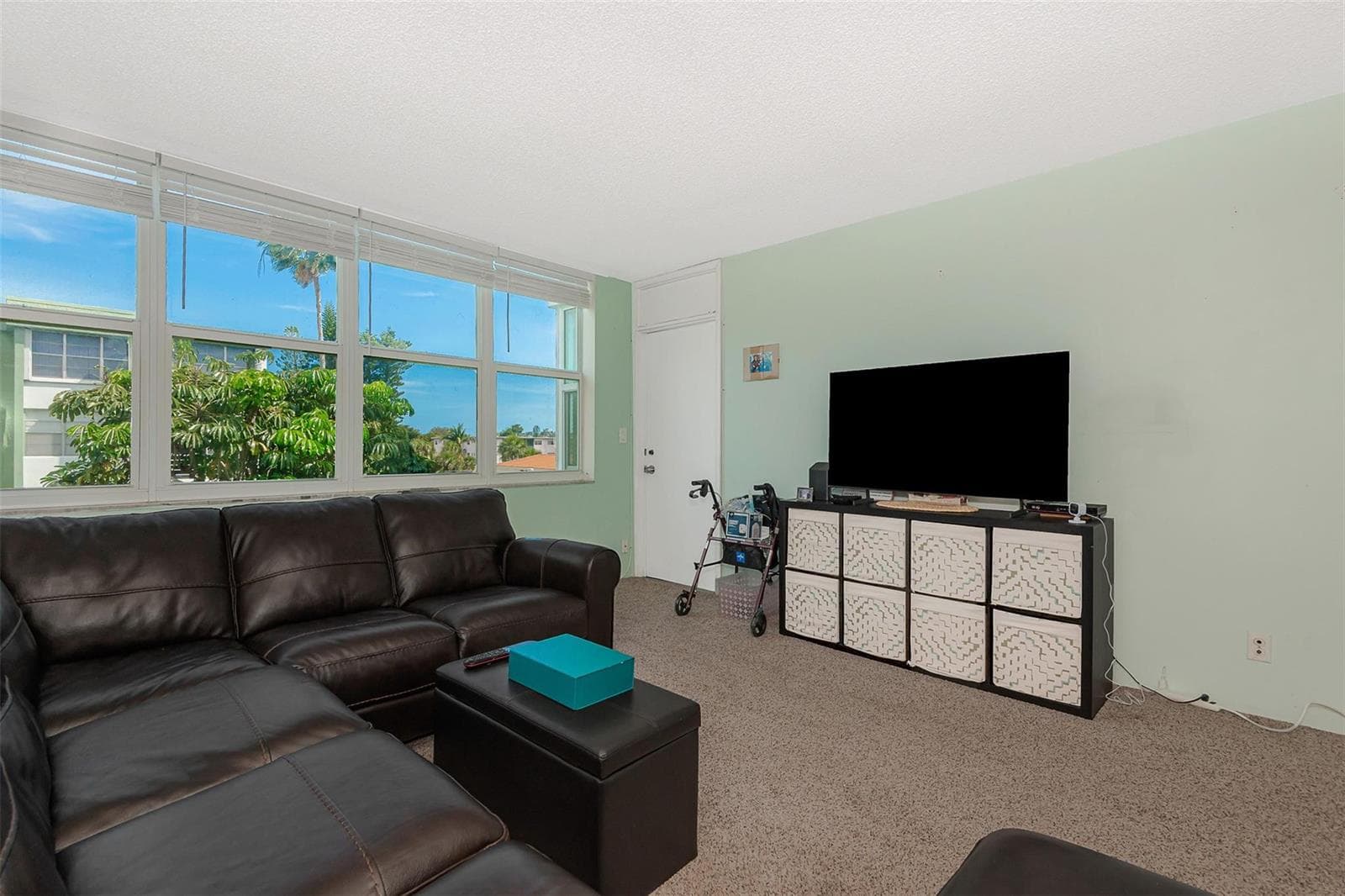 2751 Taft Street 305 photo 4
