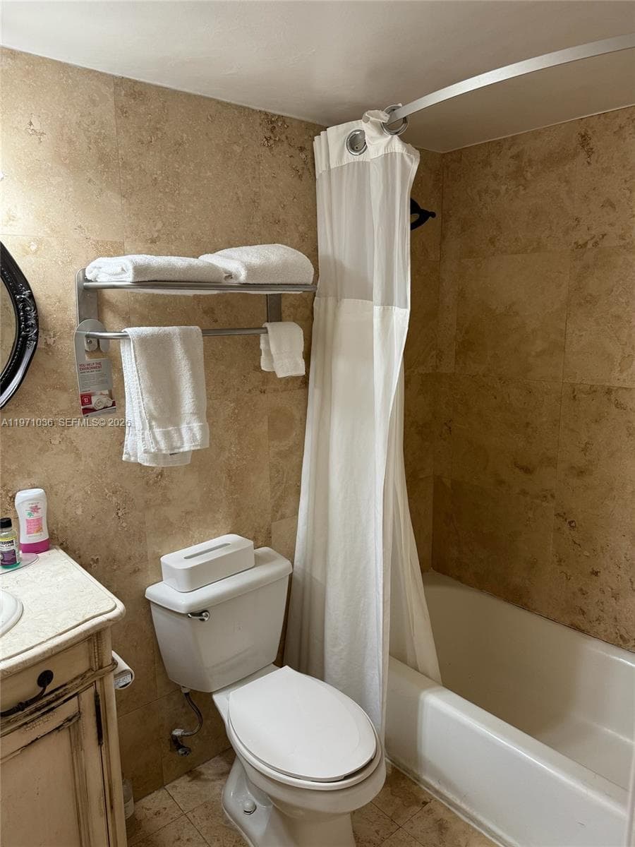 19201 Collins Ave 831 photo 9