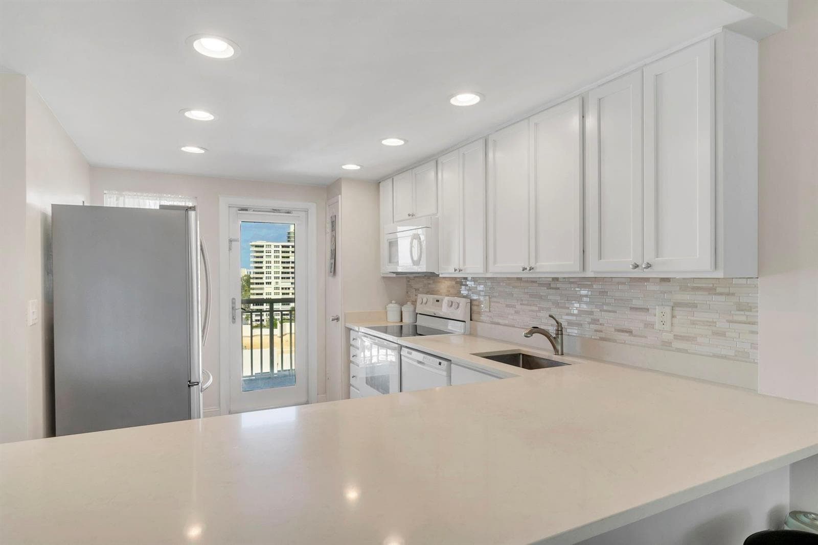 750 N Ocean Boulevard 1105 photo 14
