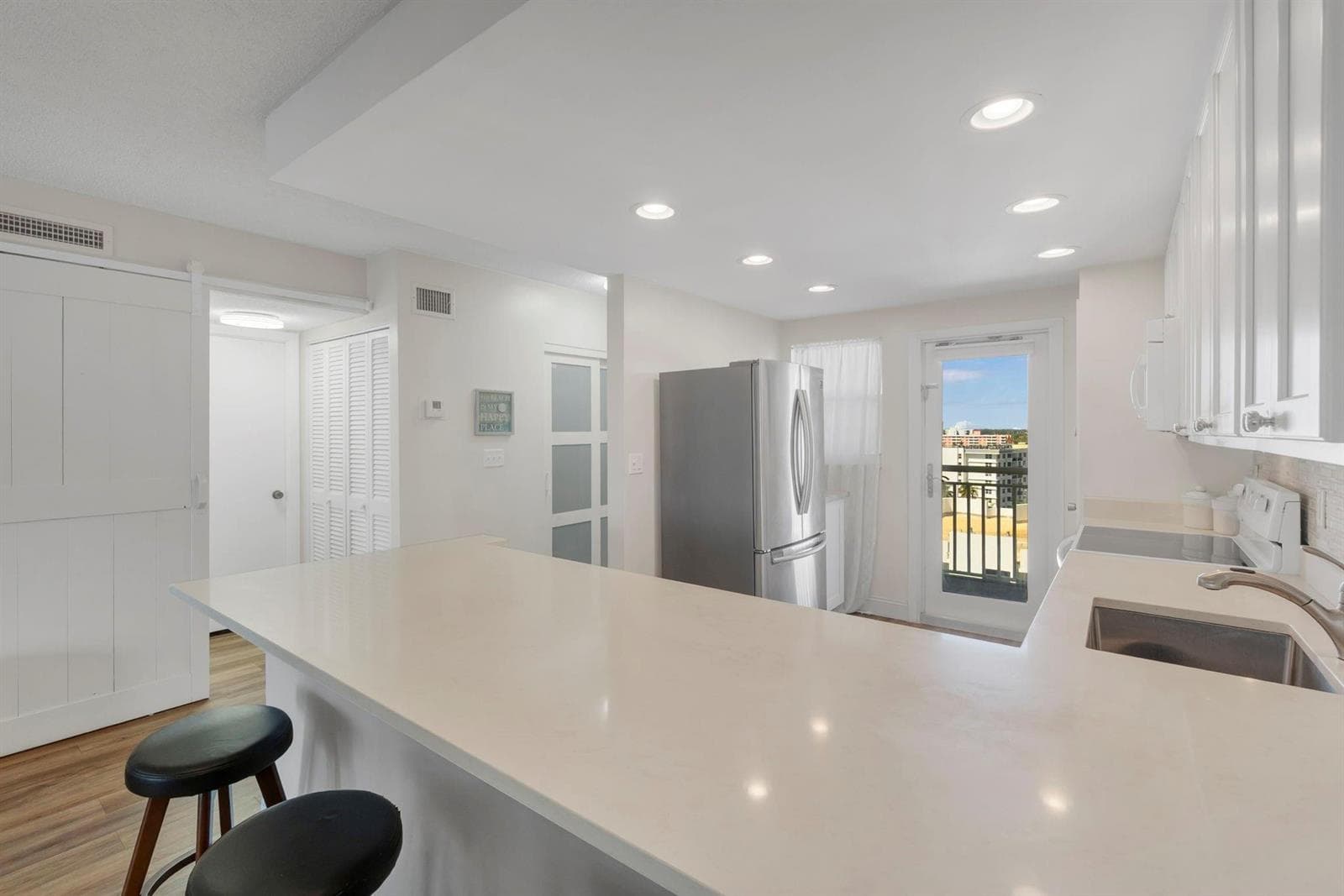 750 N Ocean Boulevard 1105 photo 18