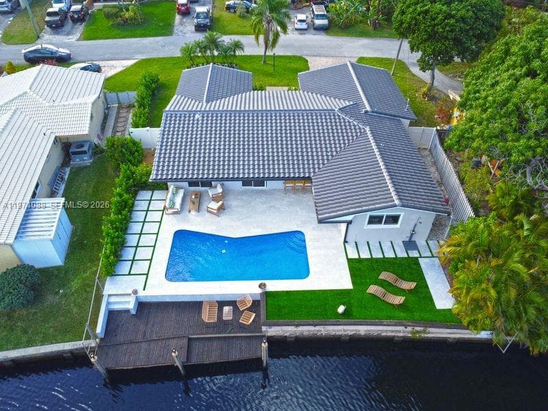 1810 SW 6th Ave photo 1