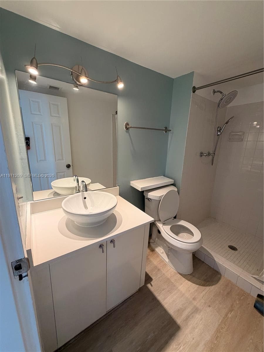 2350 NE 135th St 503 photo 5
